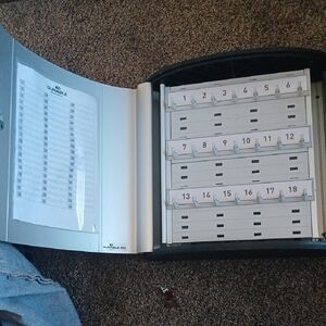 Durable Key Box with Numbered Hooks